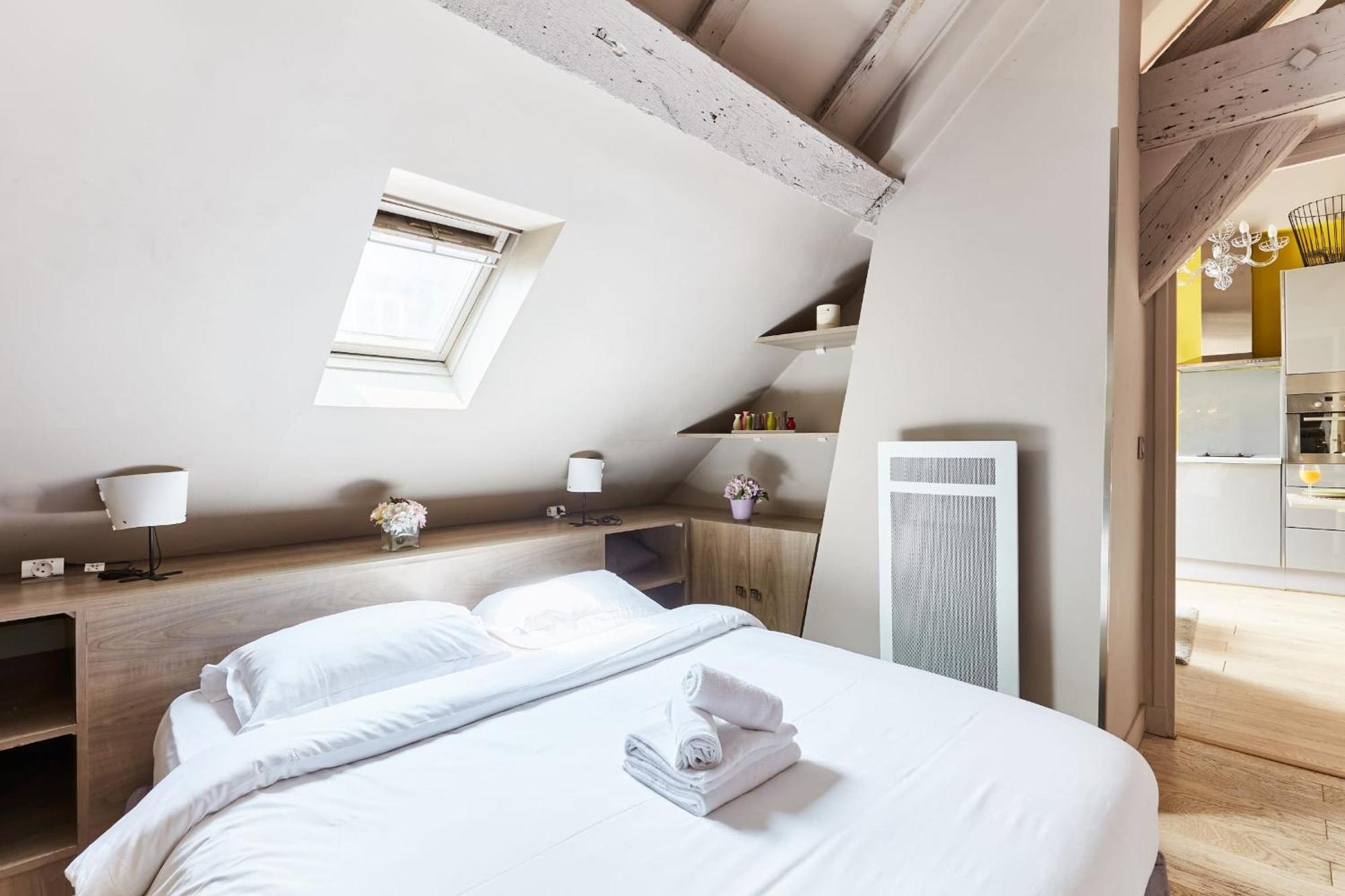 Place Des Vosges - 1Br With Balcony - Cityapartmentstay Париж Экстерьер фото