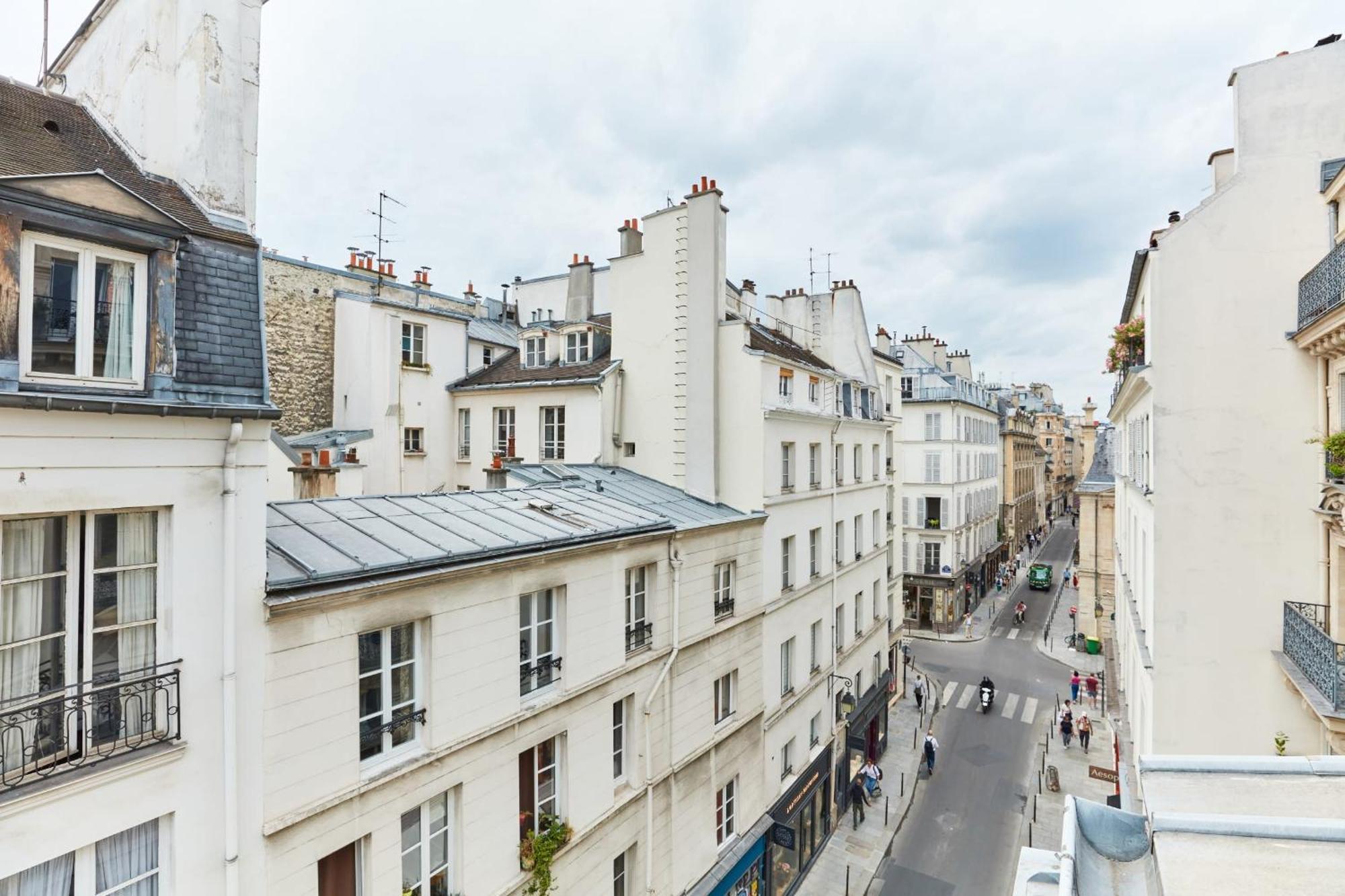 Place Des Vosges - 1Br With Balcony - Cityapartmentstay Париж Экстерьер фото